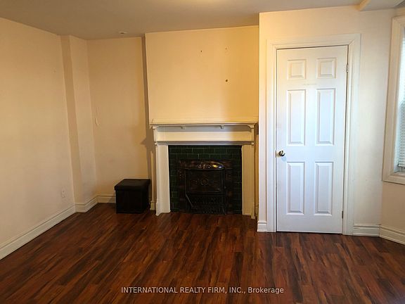 3rd image of 197 Dundas St E Unit 2B