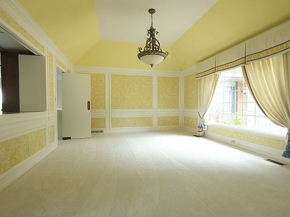 3rd image of 200 Lindenwood Pl