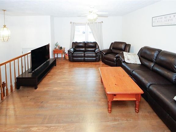4th image of 1018 Woodbridge Way NE