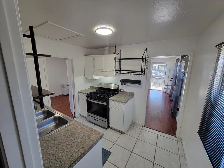 N Soldano Ave — Photo 12
