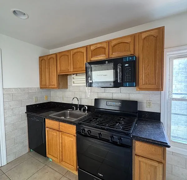 86 Pacific St #2 — Photo 6