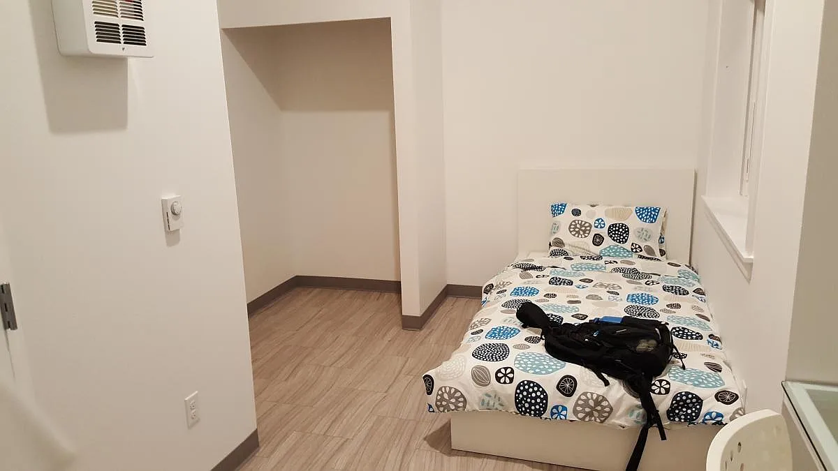 Studio, 160 sqft, $975 — Photo 4