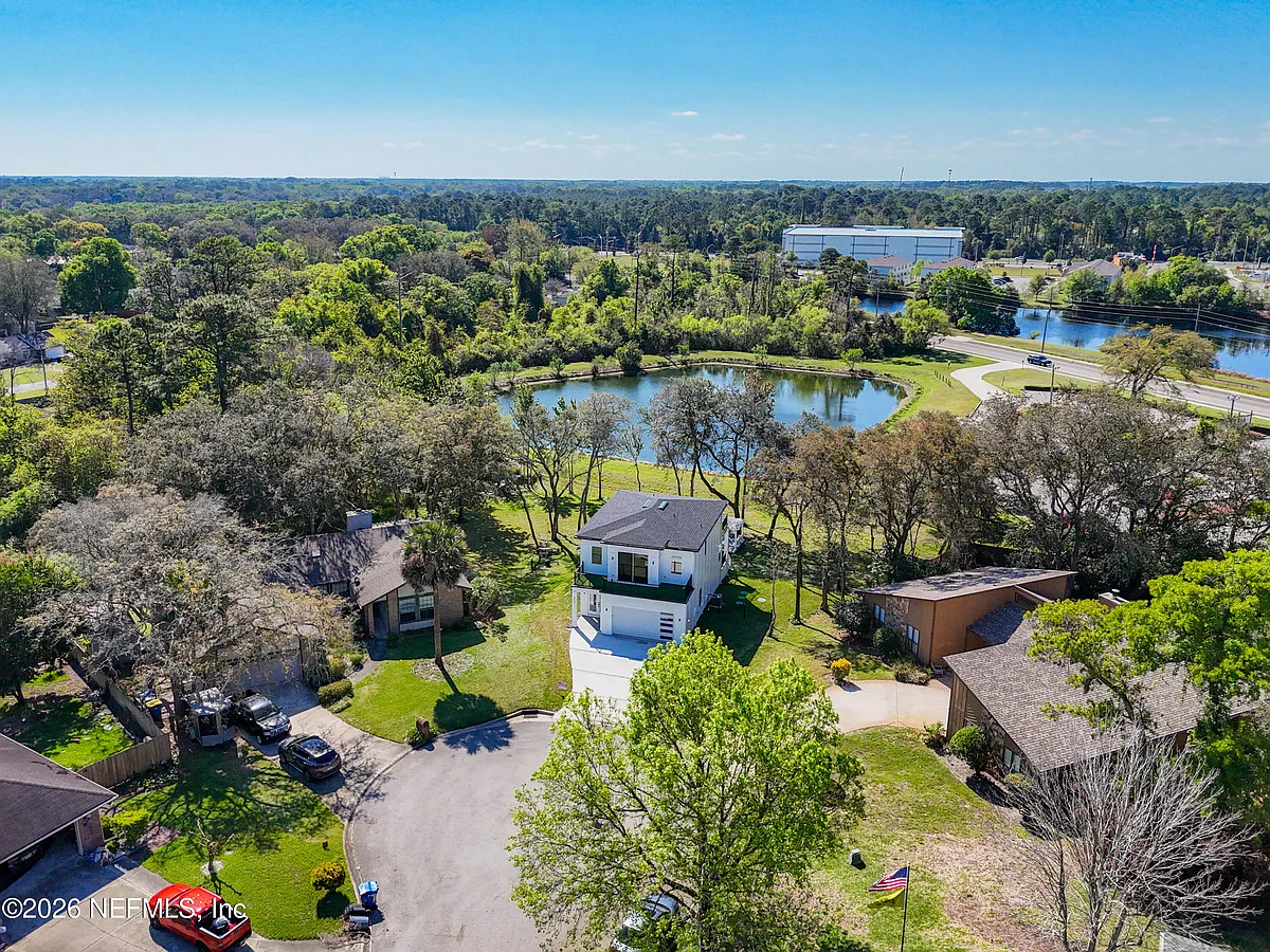 Building Photo - 2121 Broad Water Dr