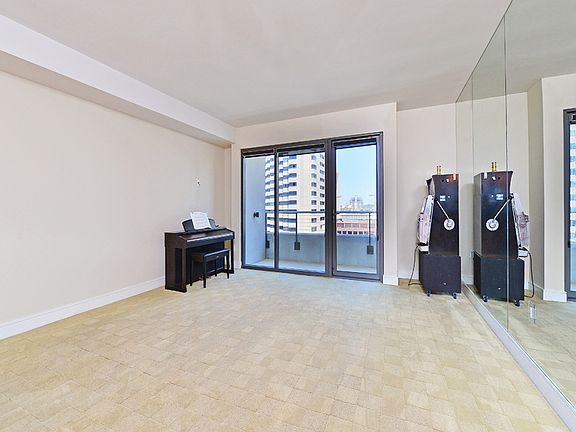 5th image of 645 Front St Unit 1710