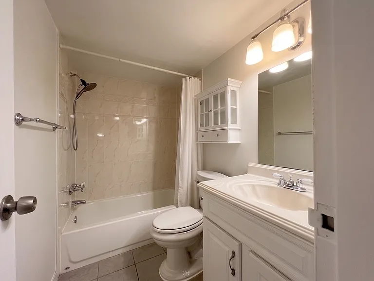 6001 Arlington Blvd #305 — Photo 7