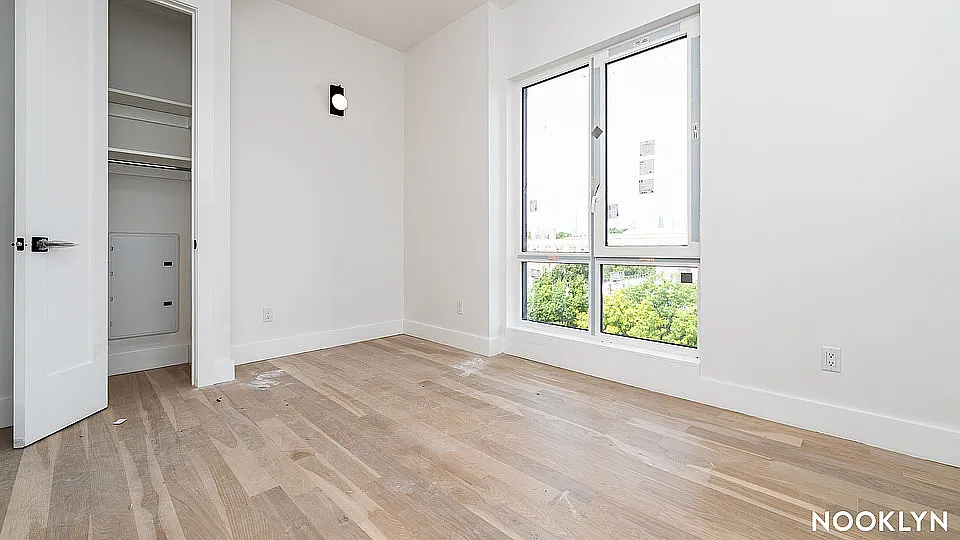 146 Scholes St #6L