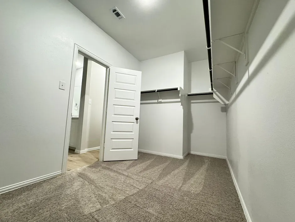 4 bed, 2124 sqft, $2,400 — Photo 4