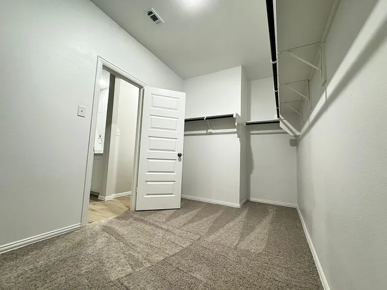 3300 Kingdom Dr — Photo 4