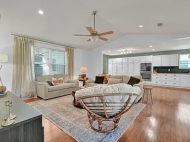 804 Cloverview Dr — Photo 4