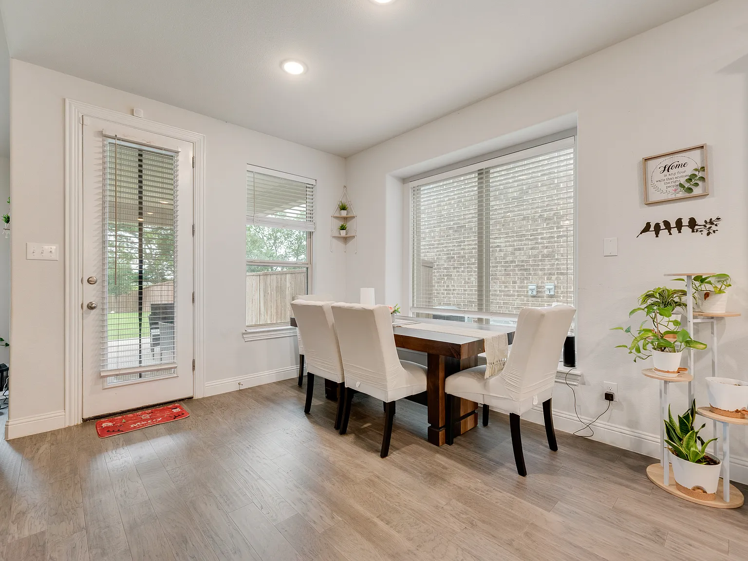 4 bed, 2.5 bath, 3098 sqft, $3,395 — Photo 4