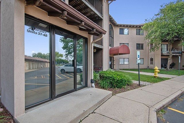 1st image of 581 W North Ave #41