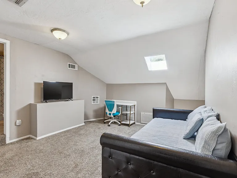 1101 Glenwood Ave — Photo 40