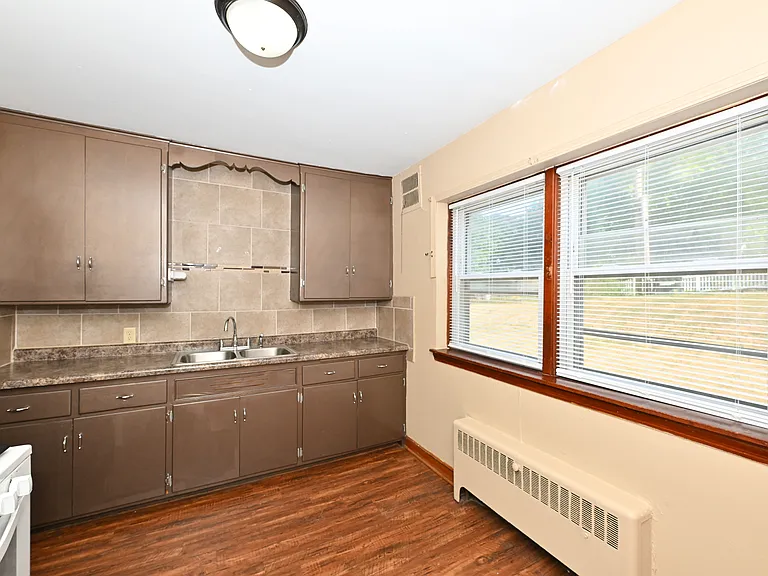 6608 W Center St — Photo 3