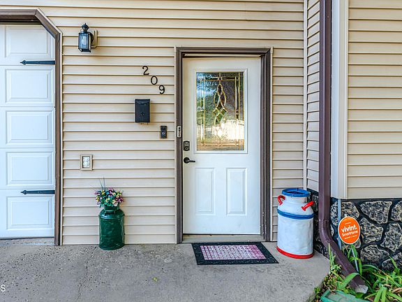 2nd image of 209 Tuttle Ave