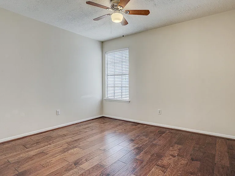 1538 Ainsdale Dr — Photo 16