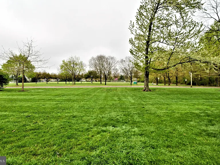 800 Beacon Ct — Photo 55