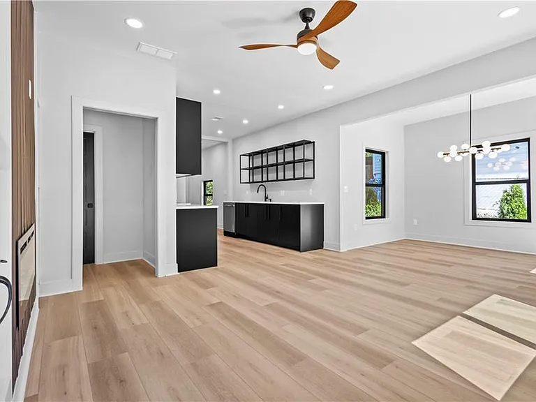 646 Robert St NW — Photo 5
