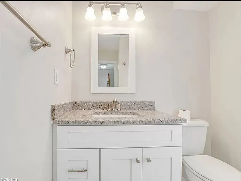 4265 Island Cir #B — Photo 9