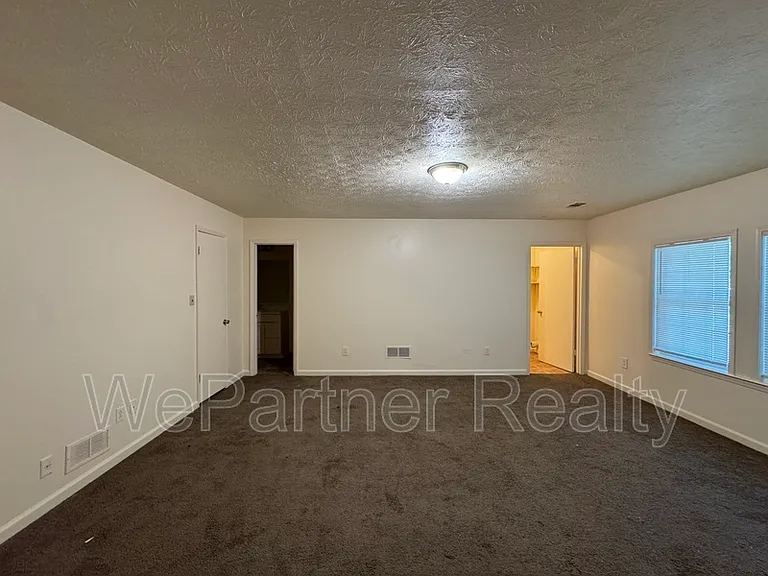 7416 Dartmouth Ct — Photo 4