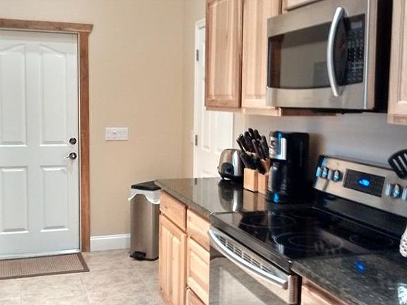 4th image of 410 Cypress Ave