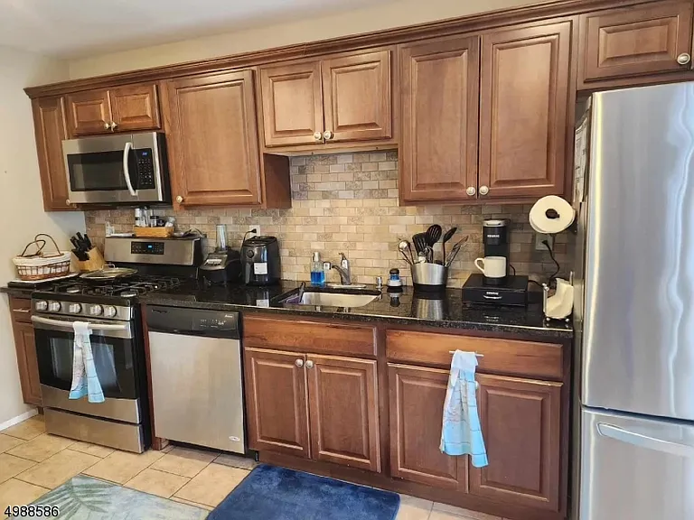 64 Sycamore Ct — Photo 8