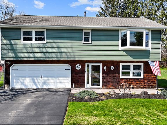 3rd image of 7 Davis Rd