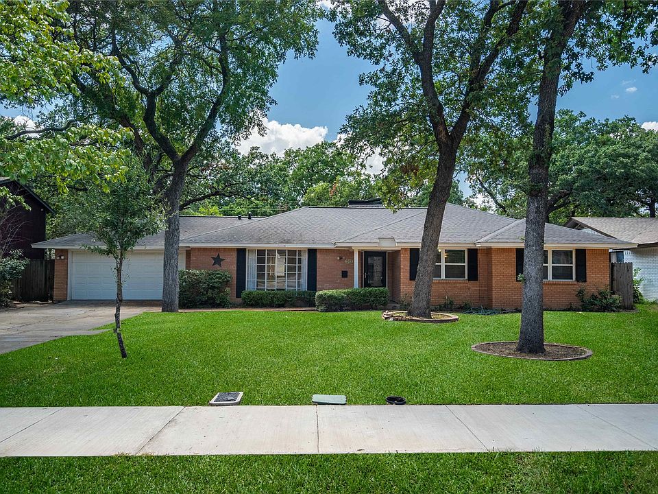1st image of 513 Lincolnshire Dr