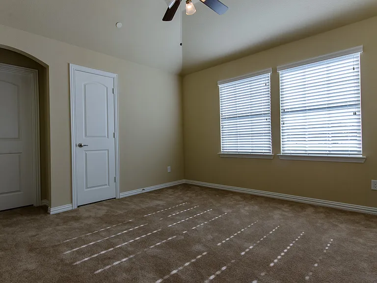 1940 Argyle Ln — Photo 17