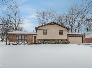 1660 Lynn St, Aurora, IL 60505