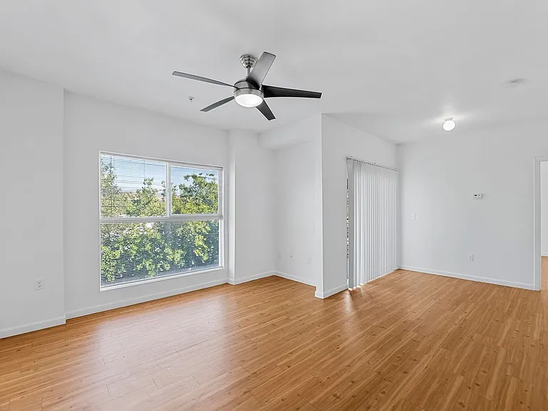 Green Spring Apartments — Photo 22