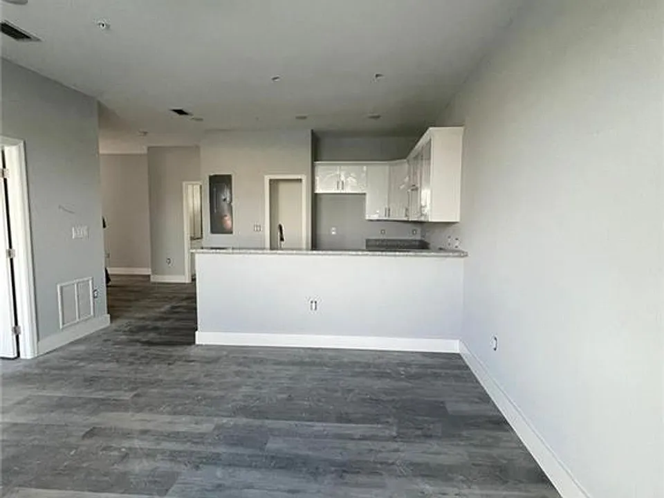 275 SW 4th St #110