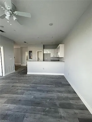275 SW 4th St #220 Photo 1