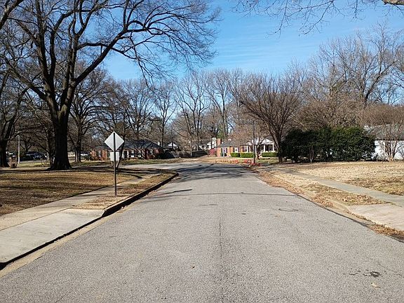 4th image of 4220 Woodcrest Dr