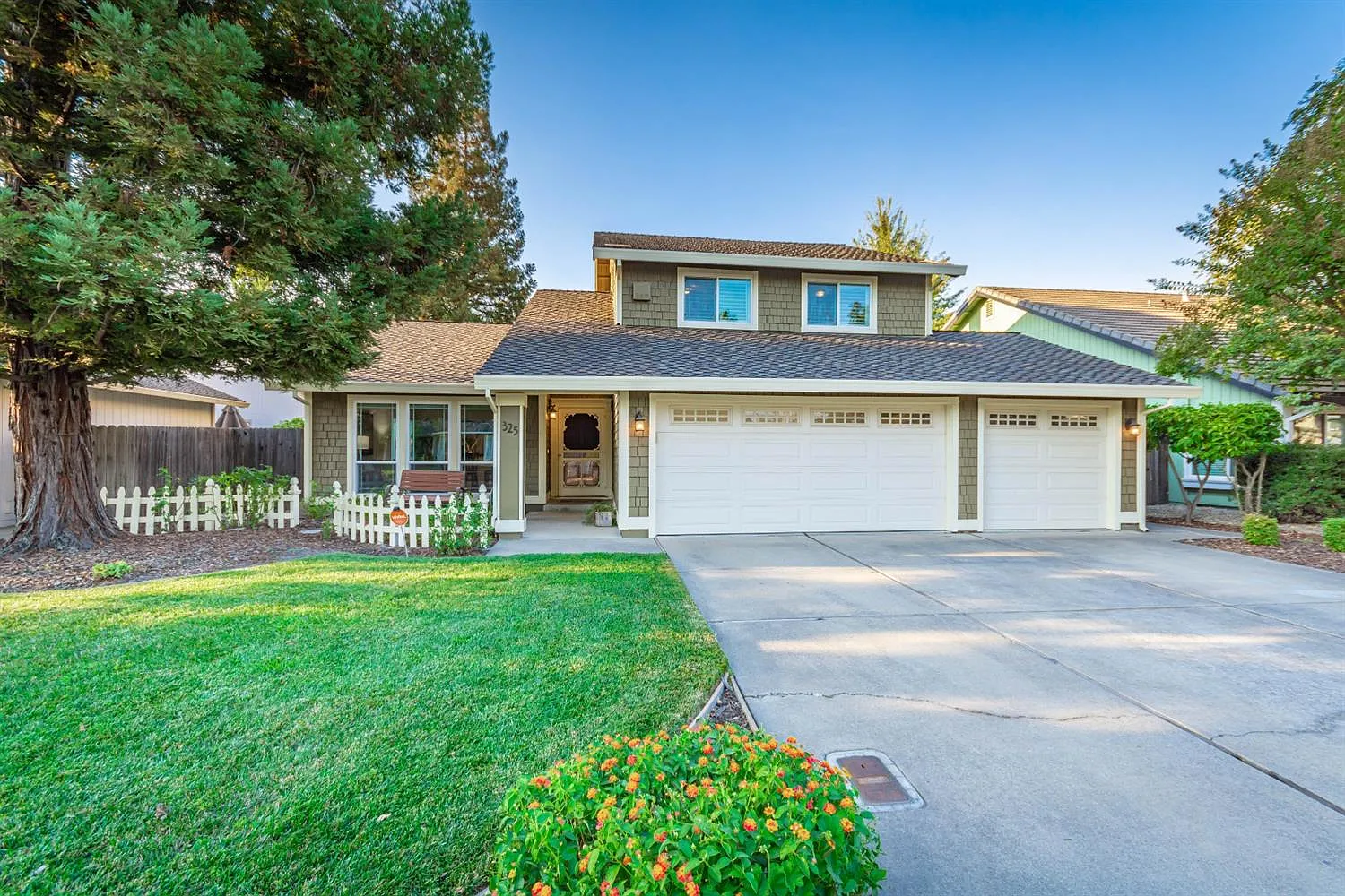 325 Rivergate Way photo 1