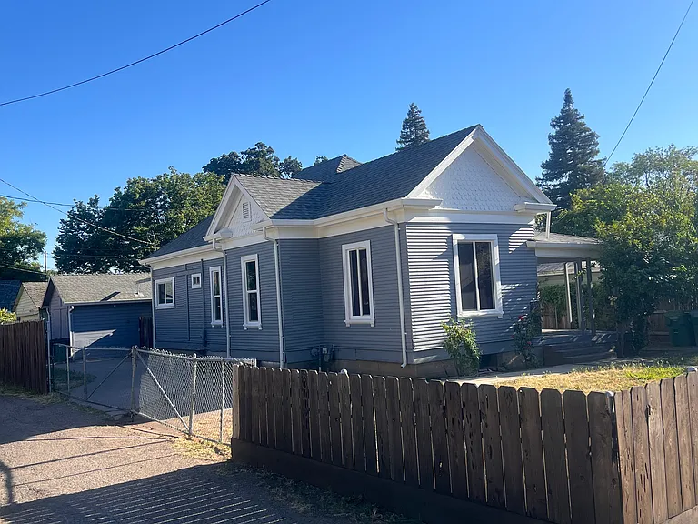 116 Forrest Ave — Photo 1