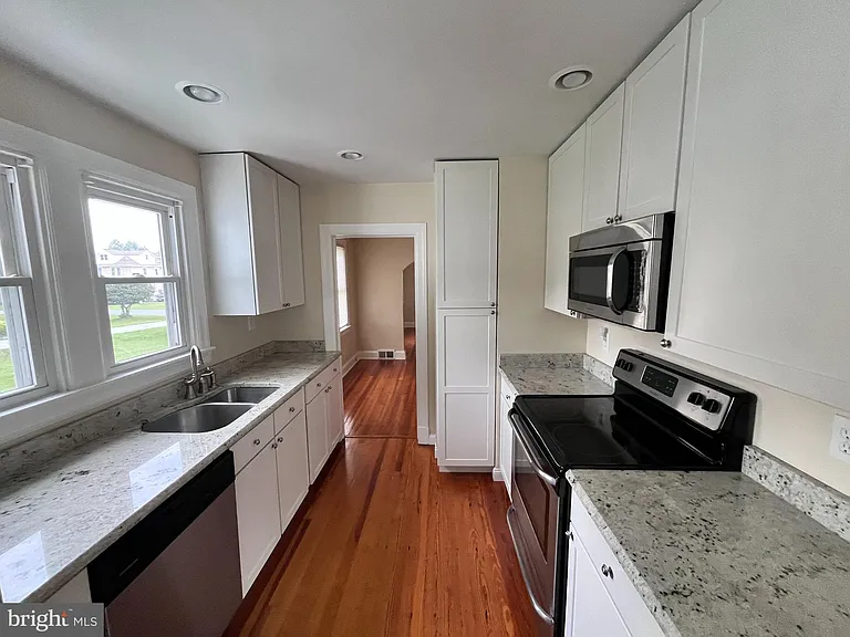116 2nd Ave — Photo 14