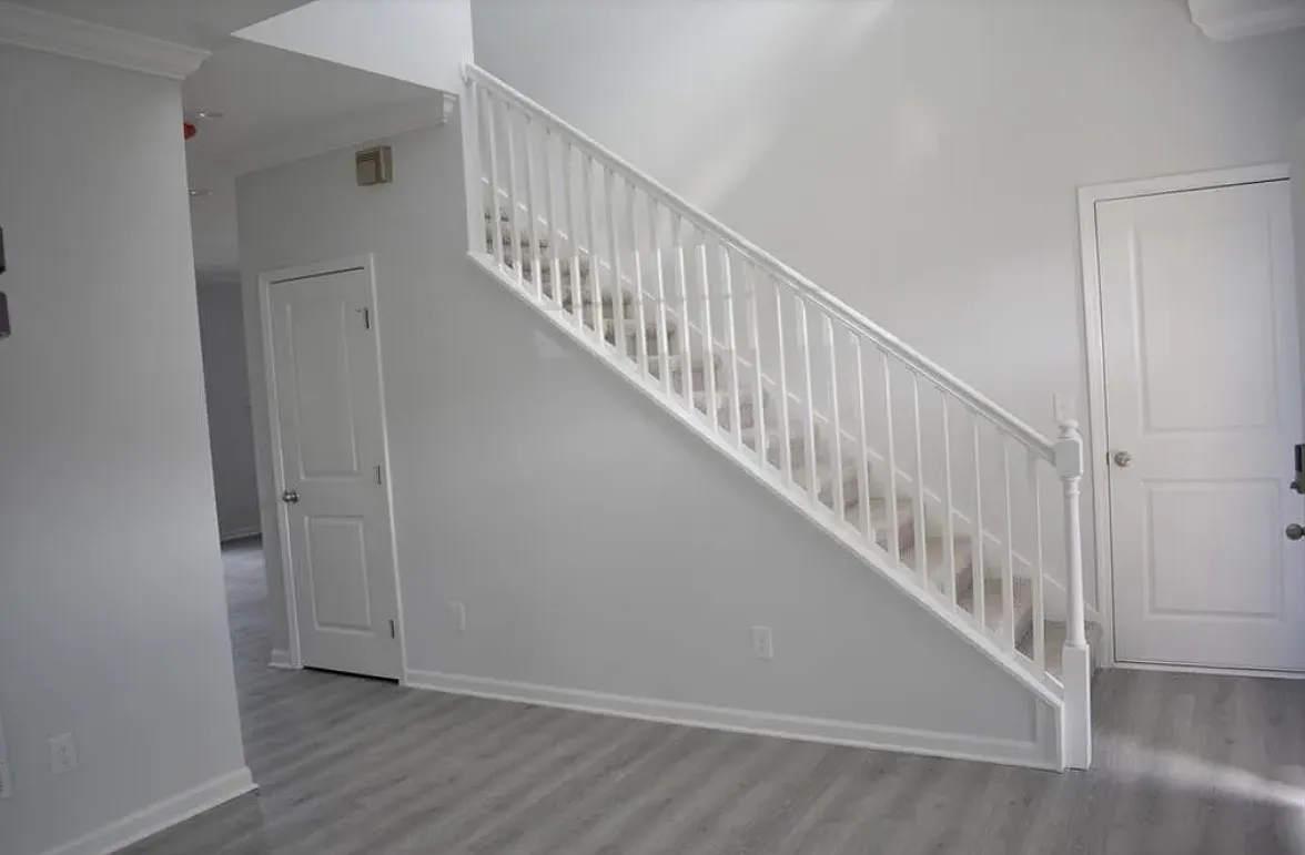 4 bed, 2.5 bath, 2454 sqft, $2,600 — Photo 2