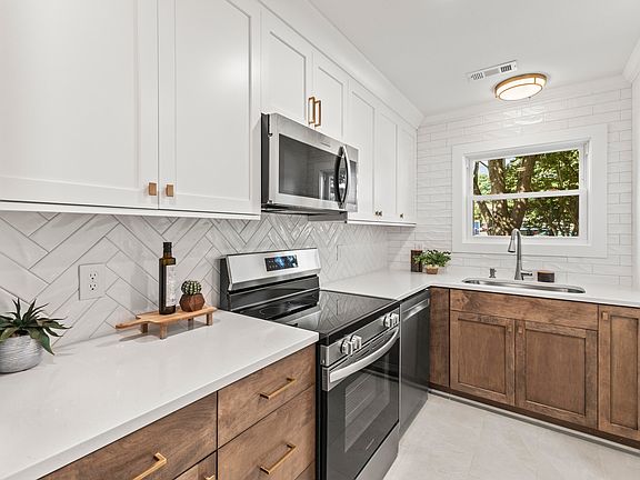 4th image of 506 N Greensboro St APT 33