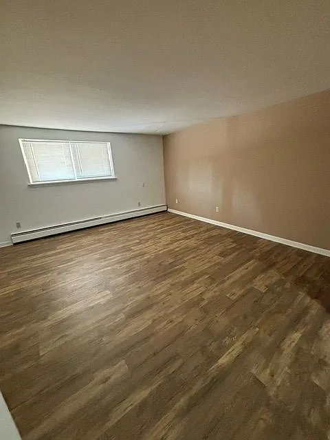 2 bed, 1.0 bath, 1000 sqft, $1,390 — Photo 2