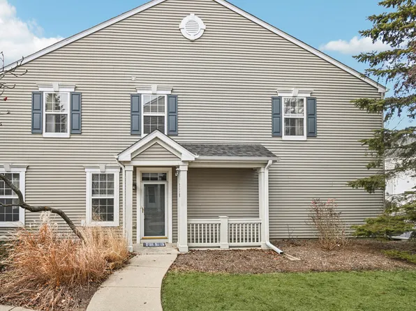 330 S Litchfield Dr, Round Lake, IL 60073