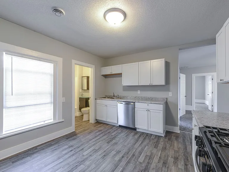1823 Quincy St NE — Photo 6