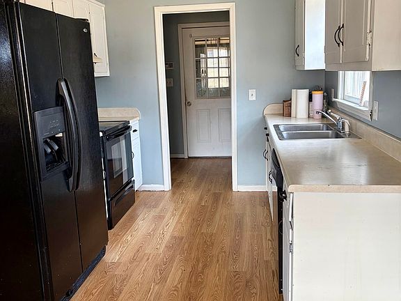 3rd image of 1214 Ridge Dr