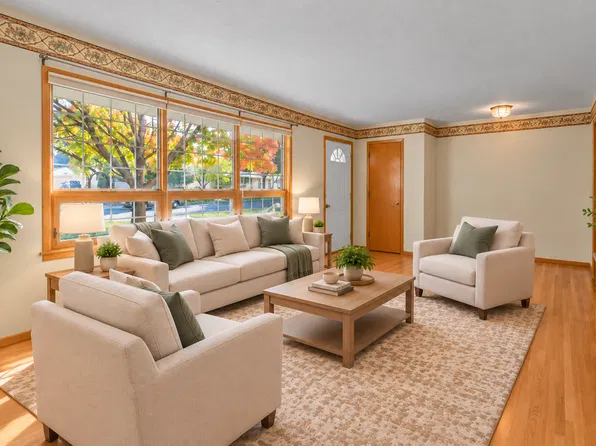 926 Atwood St S, Shakopee, MN 55379