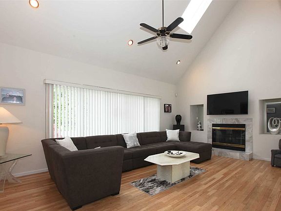 3rd image of 59 Bayview Ave
