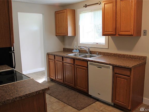 2nd image of 301 E Woodland Dr
