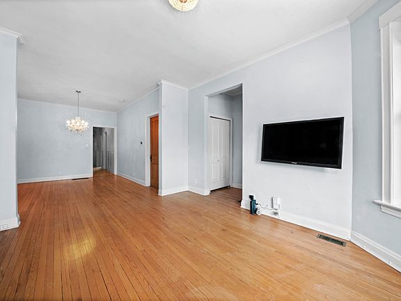 5th image of 2642 N Sacramento Ave APT 1
