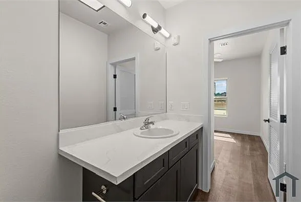 524 N 7th St — Photo 13