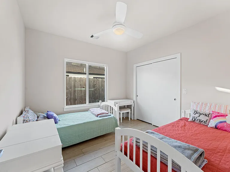 4904 Noble St — Photo 21