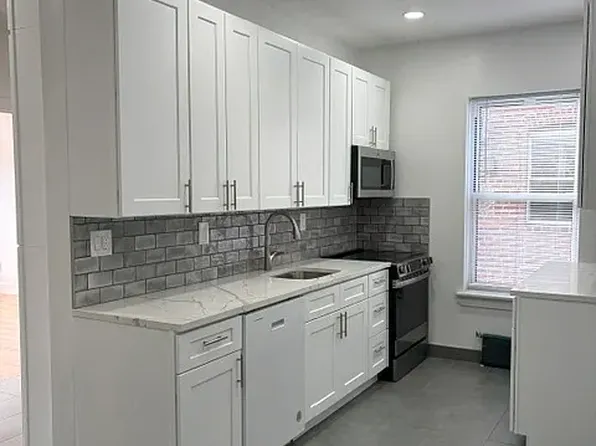 30-17 35th St #2, Astoria, NY 11103