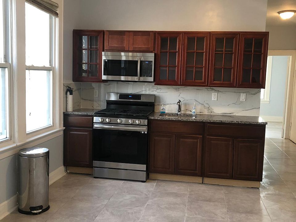 1st image of 82-84 Abinger Pl Unit 3